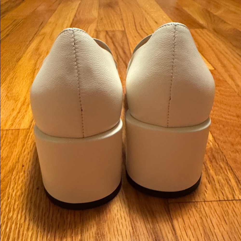 Gucci Women's Blondie Heels with Gold GG ๐ - Picture 3 of 6
